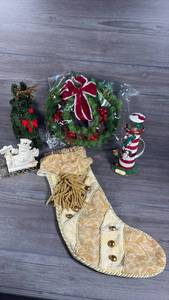 lot 123 image: Holiday Decoration Lot