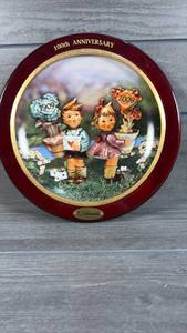 lot 127 image: M.I. Hummel 100th Anniversary Plate 1909-2009