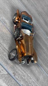 lot 131 image: Diecast Model Car 1921 Rolls Royce Sylvr Ghost Franklin Mint