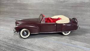 lot 134 image: Diecast Convertible Roadster Model Car Burgundy Red Interior Cream Top