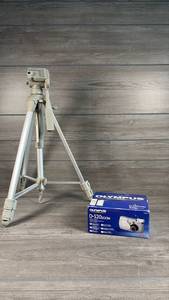 lot 158 image: Olympus D-520 ZOOM Digital Camera with Tripod