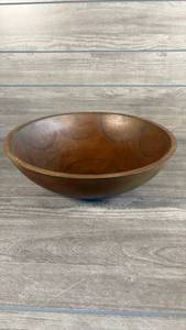 lot 187 image: Large Tan Wooden Bowl