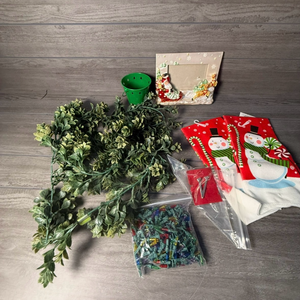 lot 244 image: Christmas Decoration Lot&nbsp