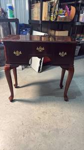lot 286 image: Desk