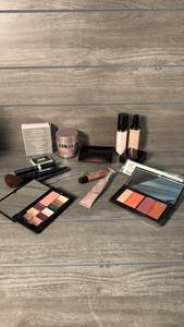 lot 316 image: Makeup