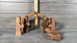 lot 323 image: Wooden Nativity Figures