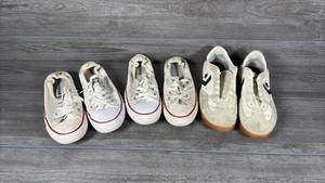 lot 364 image: Womens Converse All Star Canvas Sneakers Lot of 3