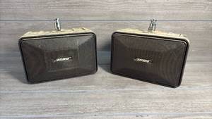 lot 367 image: Bose 350DF Pair Compact Powered Speakers