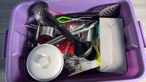 lot 408 image: Kitchen Utensil Lot Cookware&nbsp