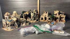lot 410 image: Keywor Construction Castle Ruins Aquarium Decorations Lot 9 Pieces