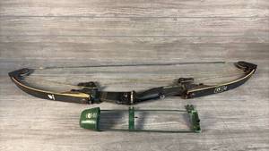 lot 462 image: Compound Bow with Arrow Rest 39 String Length