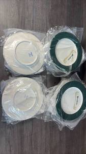 lot 463 image: Joyous Christmas Dinner Plates Set Green White Made in Italy 20 plates