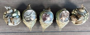 lot 517 image: 5-Piece Wolf Decorative Ornament Set with Glass Insets