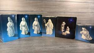 lot 535 image: Nativity Figurine Set&nbsp Religious Collectible Figures