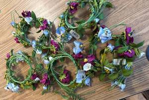 lot 99 image: Five Floral Rings