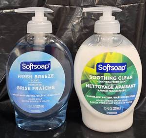 lot 876 image: Softsoap Hand Soap 7.5 FL OZ Fresh Breeze and Soothing Clean Aloe Vera