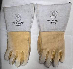 lot 990 image: Nice Pair of Tillman 850XL Welding Gloves