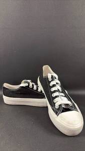 lot 25 image: Black and White Canvas Low-Top Sneakers with White Laces US Size Ladies 8