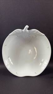 lot 56 image: Cottagecore White Apple-Shaped Ceramic Dish with Stem Handle and Apple Shaped Shine Through Details