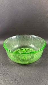 lot 67 image: Green Uranium Glass Bowl with Sunburst Pattern 7 inch diameter