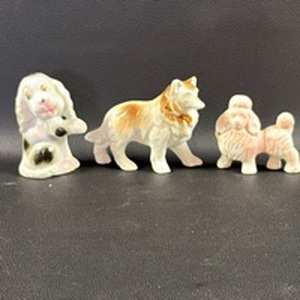 lot 71 image: 3) Vintage Ceramic Dogs