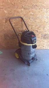 lot 107 image: Working 8 Gallon Stanley WetDry Vacuum Cleaner