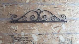 lot 114 image: 21.5 Inch Tapestry or Quilt Hanger