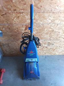 lot 124 image: Bissell Powersteamer Dirtlifter Brush Carpet Cleaner