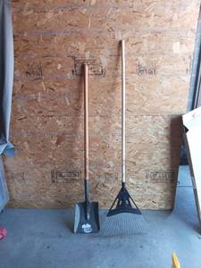 lot 130 image: 2-Piece Garden Tool Set Shovel and Leaf Rake