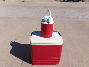 lot 131 image: Igloo Cooler with Beverage Dispenser Red White 2-Piece Lot