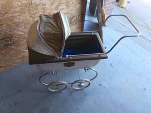 lot 132 image: Baby Carriage Pram with Blue Bedding