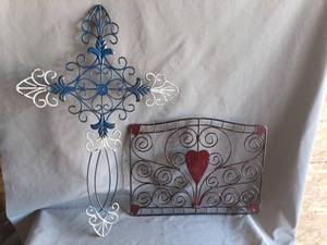 lot 136 image: 2-Piece Decorative Metal Wall Art Set Cross and Heart Scrollwork