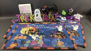 lot 168 image: Halloween Bundle with 6) Place Mats and Solar Powered Figurines