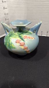lot 1003 image: Roseville vase Bleeding Heart handle repaired