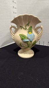 lot 1006 image: Hull vase Magnilia