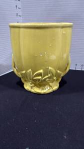 lot 1007 image: McCoy vase Leaf and Berry