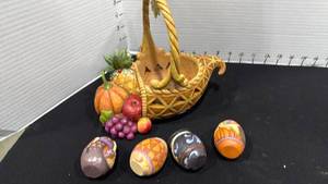 Jim Shore Heartwood Creek "Bounty of Blessings" Cornucopia Basket Set 7.5x9 Item 4031690 manufactured by Enesco in 2012.