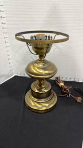 lot 1033 image: Table lamp 12x7 dia