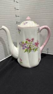 lot 1041 image: Shelley fine china individual teapot