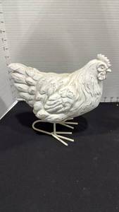 lot 1055 image: Rooster decor 9x10