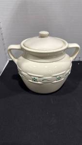 lot 1060 image: Longaberger green woven cookie jar appears new 9 inches tall