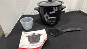 lot 1064 image: Dash mini rice cooker