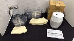 lot 1067 image: Pampered Chef microwave egg cooker, glass dispenser and plastic snack containers