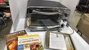 lot 1070 image: Oster convection and toaster oven with cookbooks