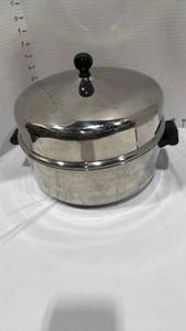 lot 1072 image: Farberware Aluminum-Clad Stainless Steel 5-Quart Dutch OvenRoaster