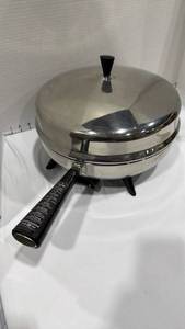 lot 1074 image: Farberware electric skillet
