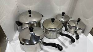 lot 1078 image: Farberware cook pans all with lids