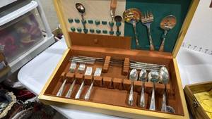 lot 1084 image: Stainless silverware with case and silverware case