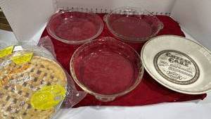 lot 1089 image: 4 pie plates and 2 pie crust savers new
