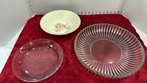 lot 1092 image: Fire King pie plate, large serving bowl and bowl